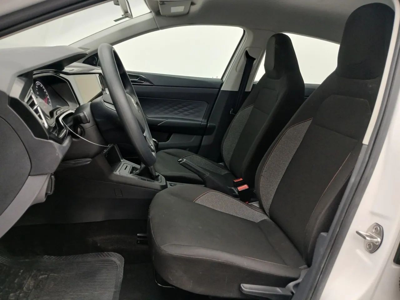 Volkswagen Polo Track 1.0 Flex 12V 5p, foto 16 de 18