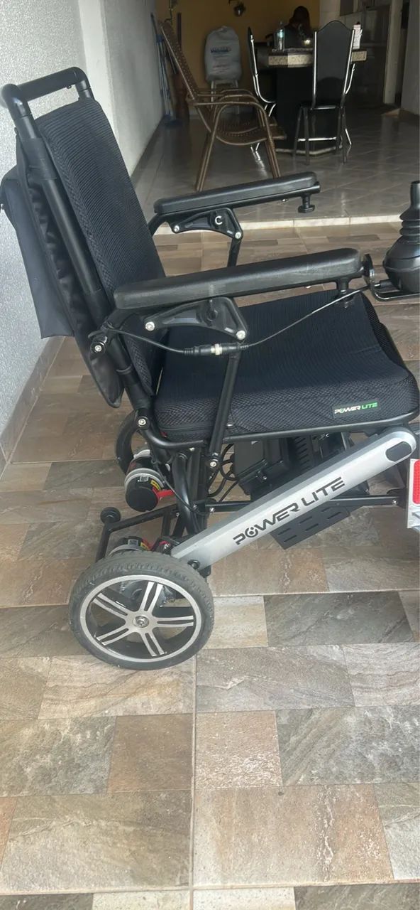 Cadeira de roda motorizada 