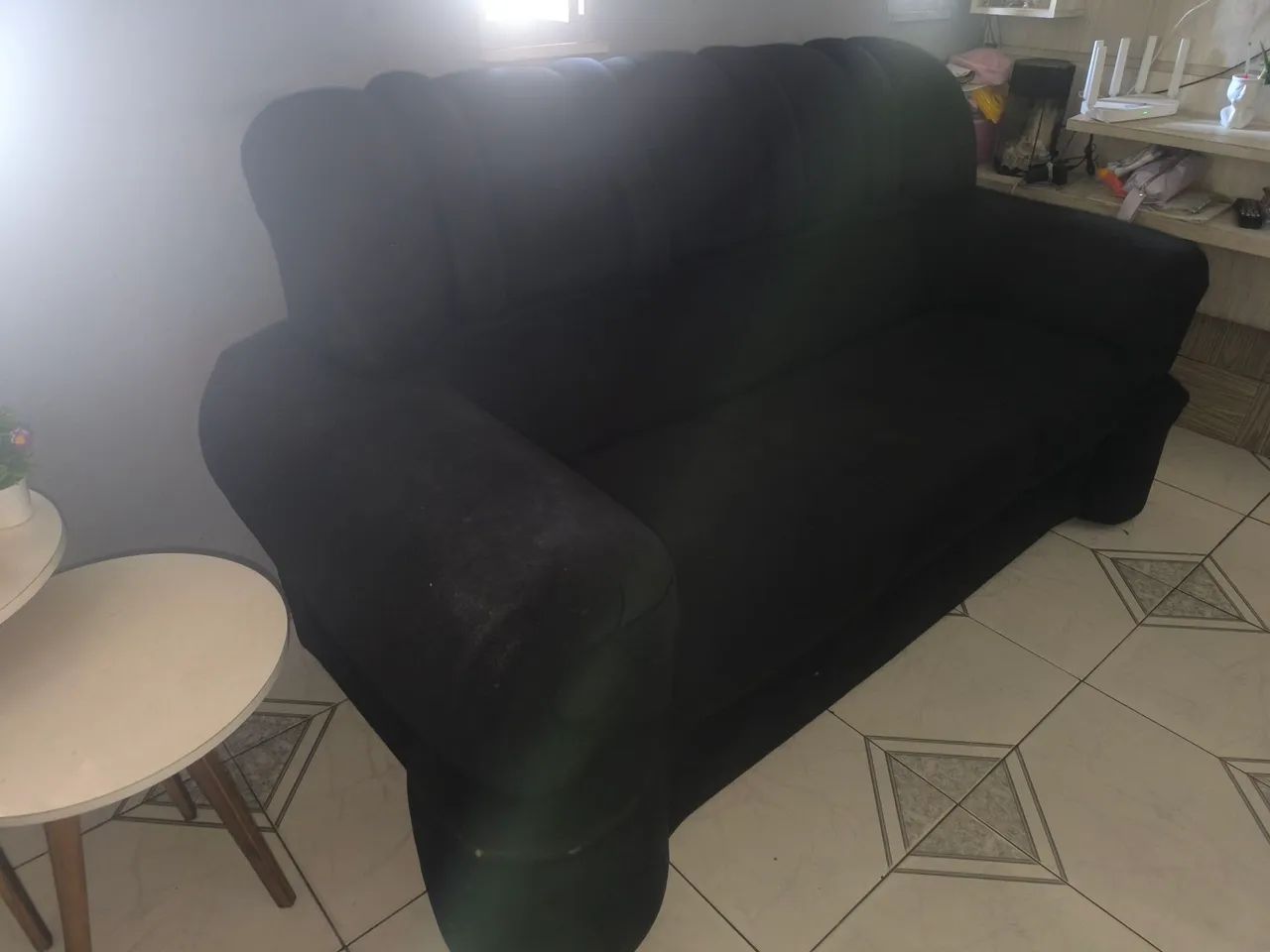 Sofá 2 e 3 lugares na cor preta - Foto 4