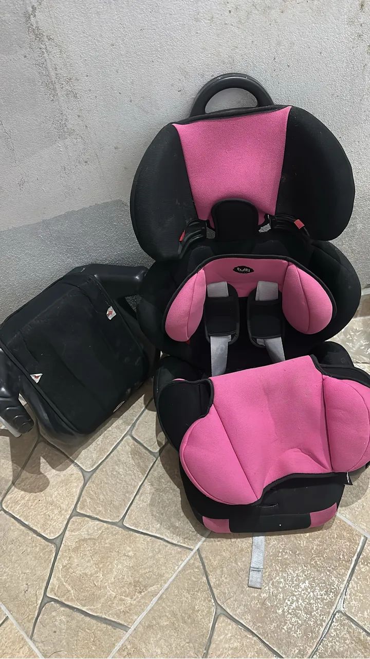 Cadeirinha de carro e acento 