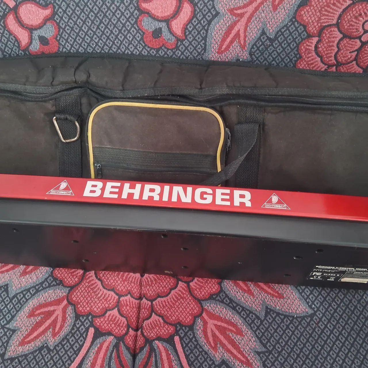 Controlador behringer umx 610+bag - Foto 5