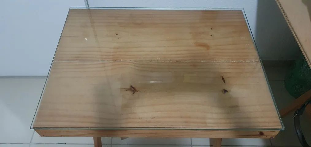 Mesa de pinus com tampo de vidro - Foto 3