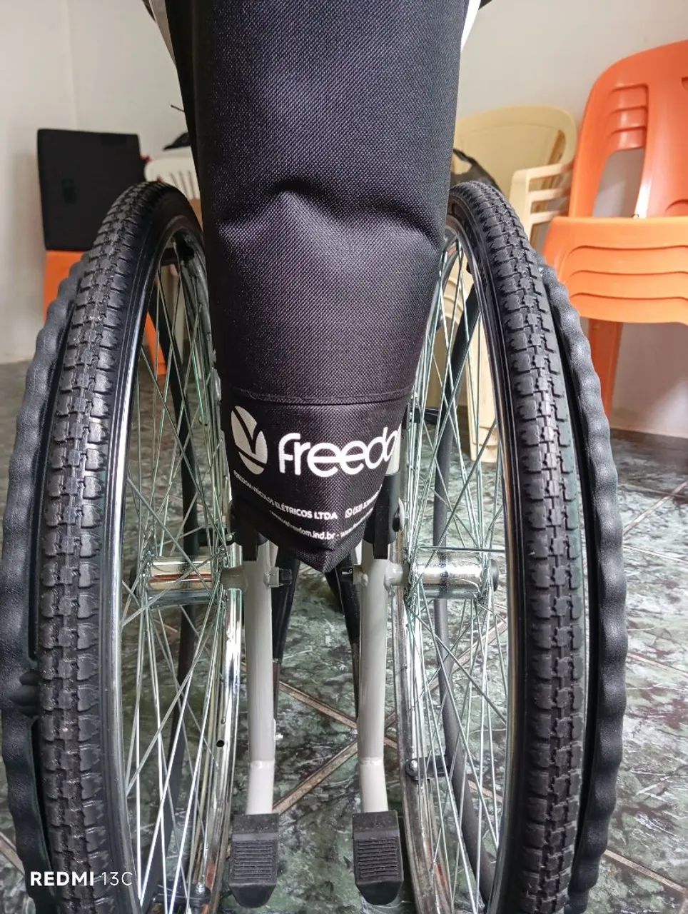 Cadeira de roda dobrável nova  - Foto 3