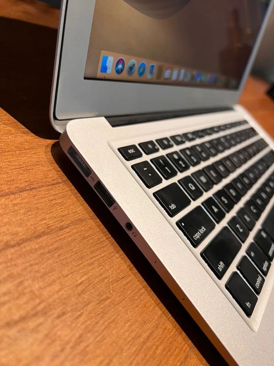 ? MacBook Air Apple A1466 - Prata | Excelente Estado