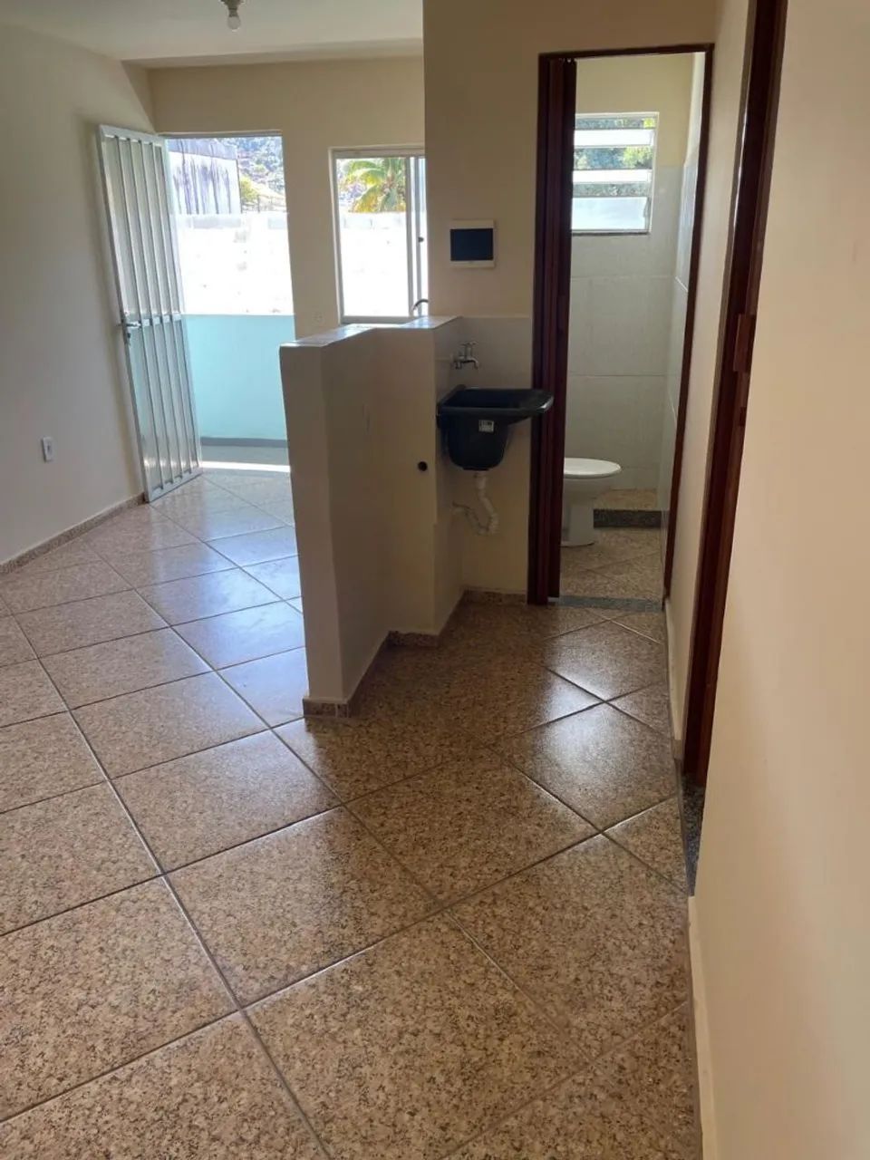Casa geminada na Taquara rua tranquila - Foto 3