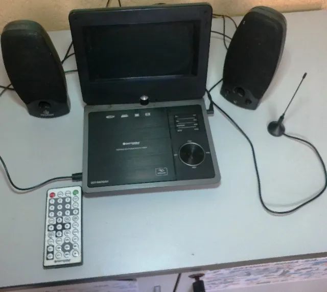 Vendo Uma Televisão de 7? com DVD 02  Caixas Acustica - Foto 3