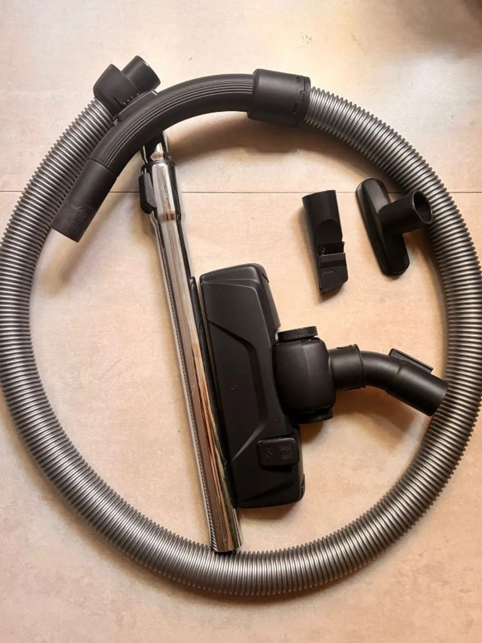 Aspirador Electrolux EAS 30 1600 w - Podemos parcelar em 3 x cartão direto conosco. - Foto 3
