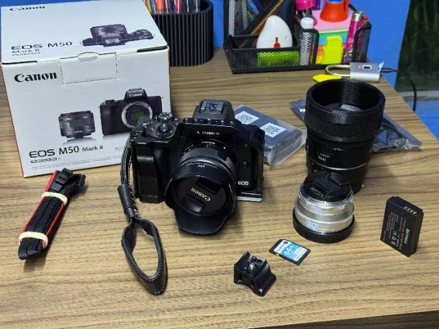 Canon EOS M50 Mark II + 3 Lentes + Cage + Adaptador EF + Cartão SD + Extras