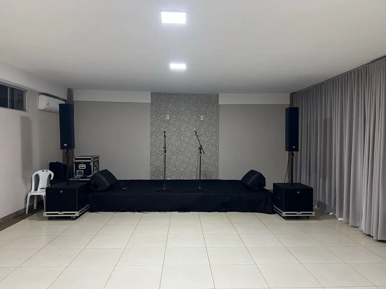 Locação de som, palco, luz, e ground.