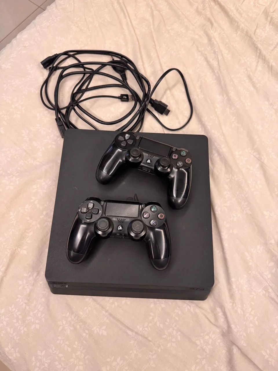 Vídeo game ps4 com duas manetes originais 