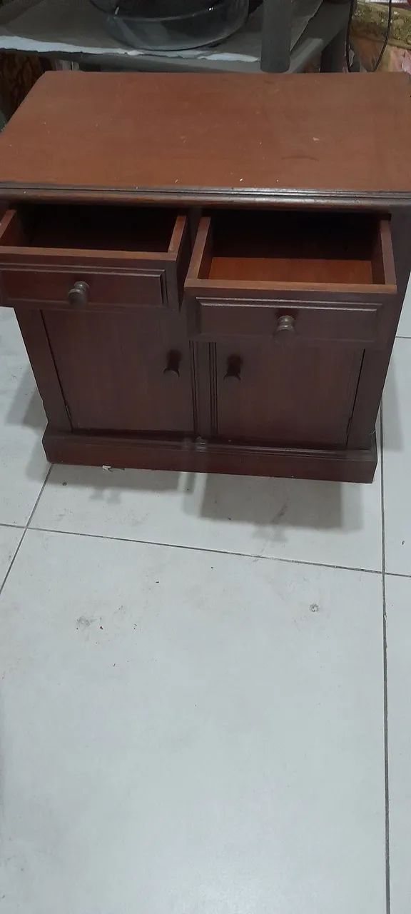 Mesa de cabeceira antiga em madeira 