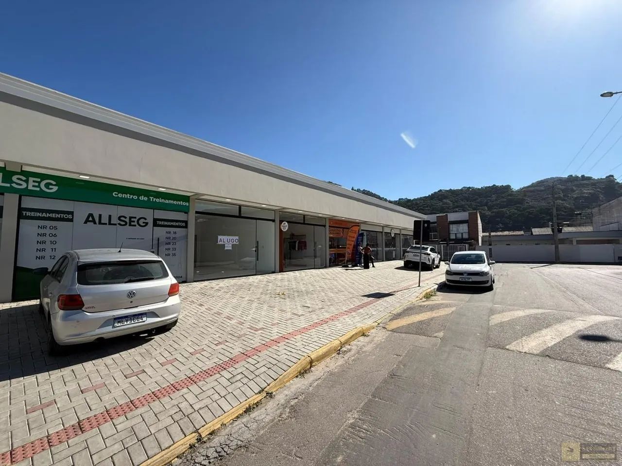 Sala Comercial 40m² para Locação Anual em Itapema SC
