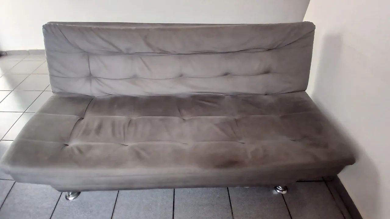 Sofá cama cinza - 3 lugares - ótimo estado