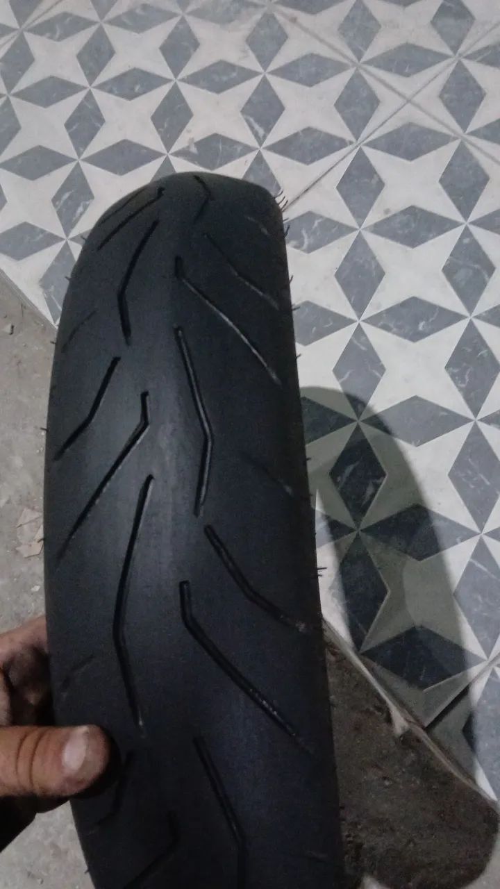 Vendo um pneu - Foto 2