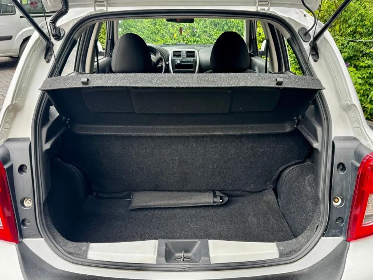 Nissan March S 1.0 12V Flex 5p, foto 8 de 9