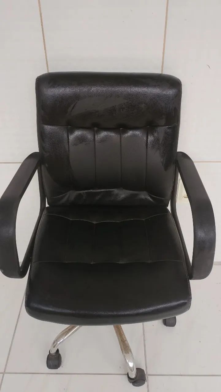 Vende-se uma cadeira 