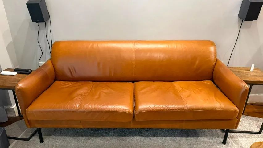 Sofá 2 Lugares Tok&Stok Viscount - Couro  - Foto 3