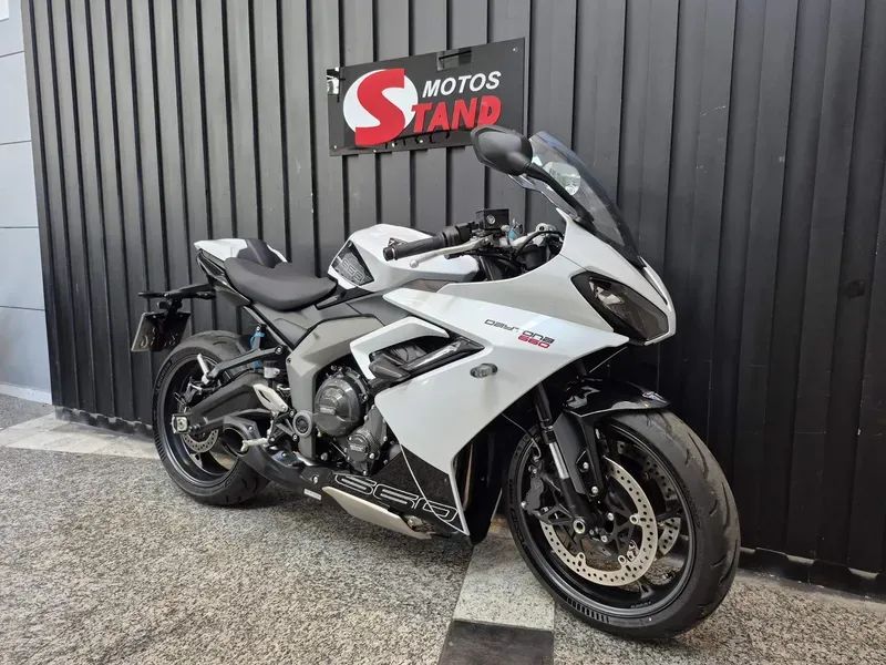 Triumph Daytona 660 660 cc  - Foto 2