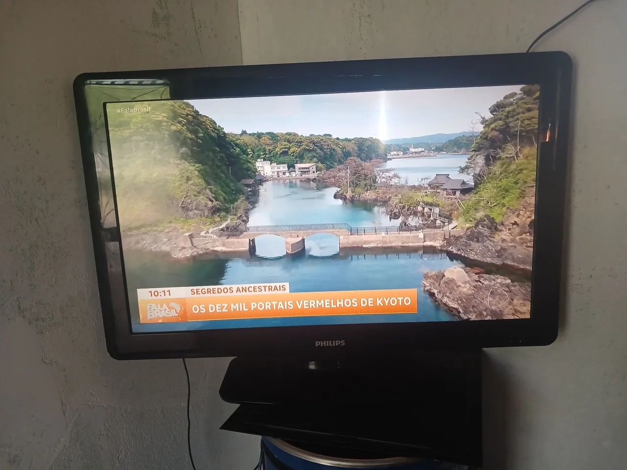 Vendo tv philips 32 polegadas não é smart  - Foto 4