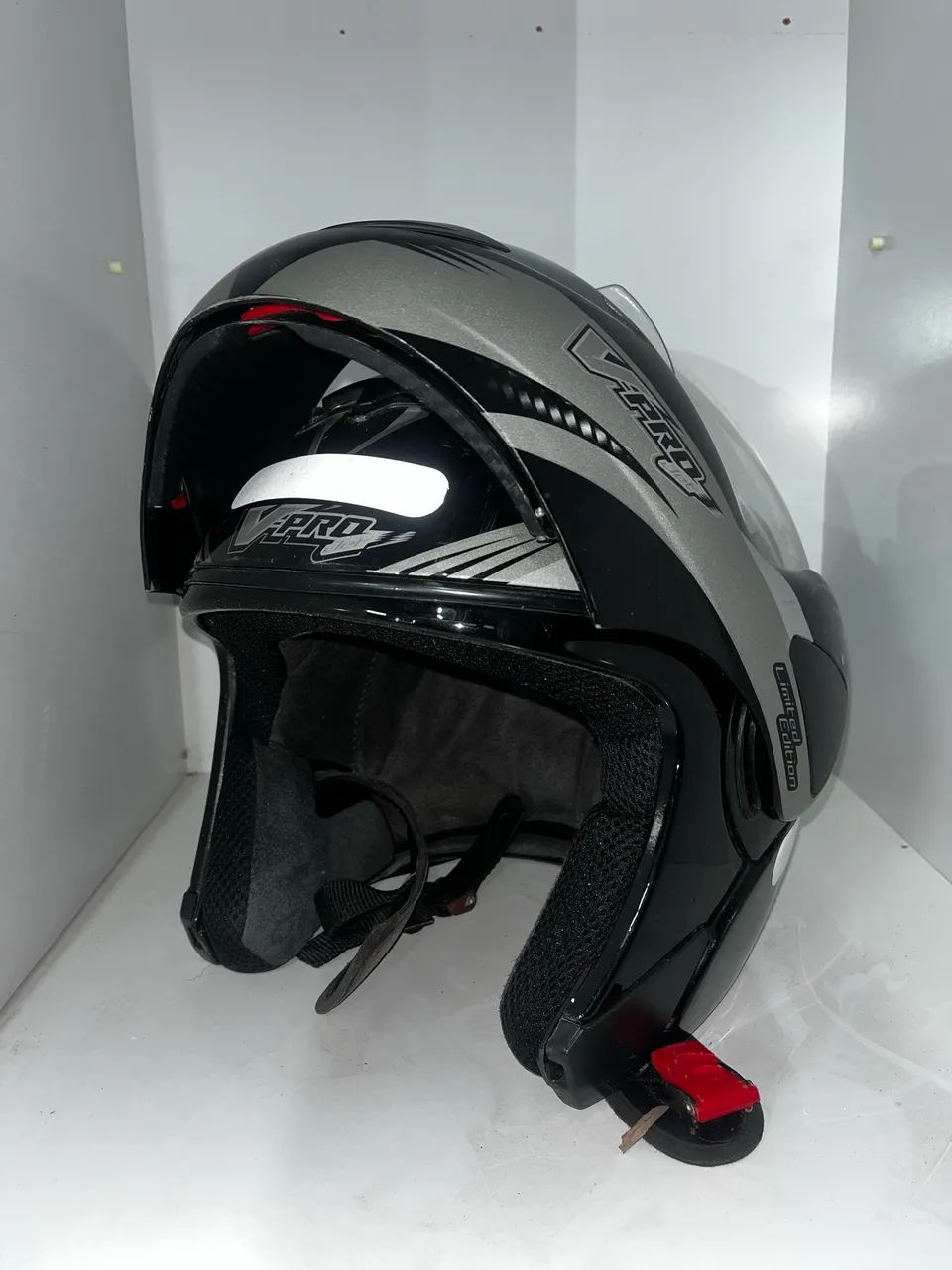 Capacete Pro Tork Escamoteável Preto e Prata | Viseira Original - Foto 4
