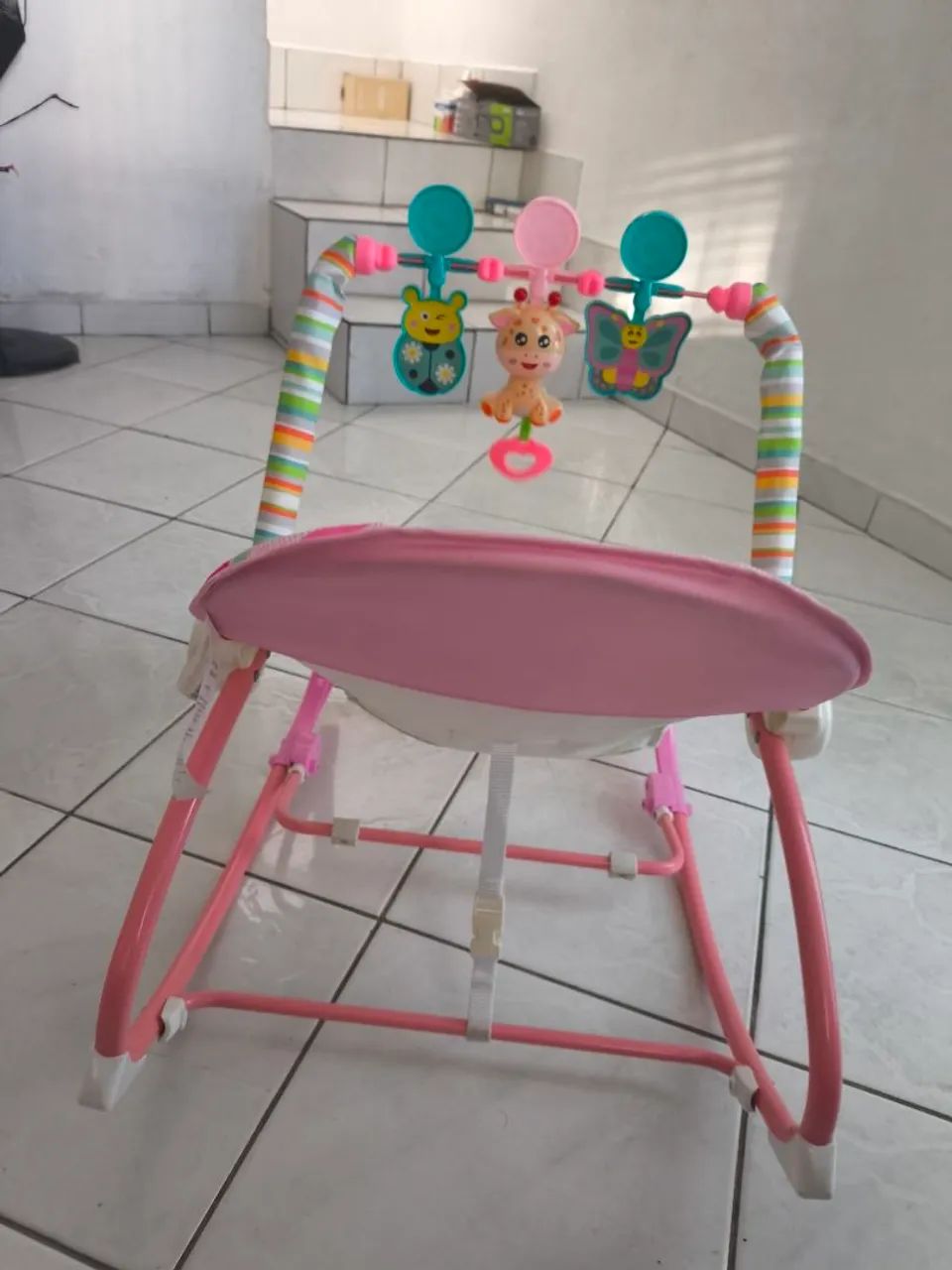 Cadeirinha de balanço e descanso funtime maxi baby 18kg - Foto 4