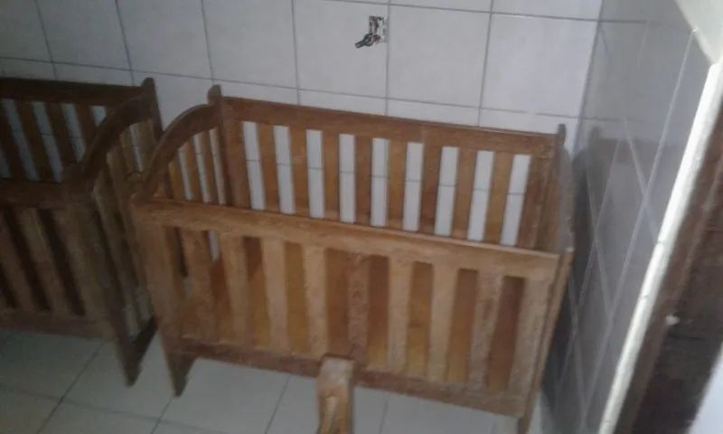 Móveis de madeira maciça de alta durabilidade e ótimo acabamento. - Foto 2