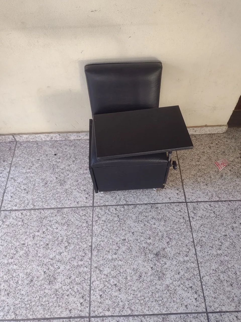 Vendo cadeira de manicure  - Foto 2