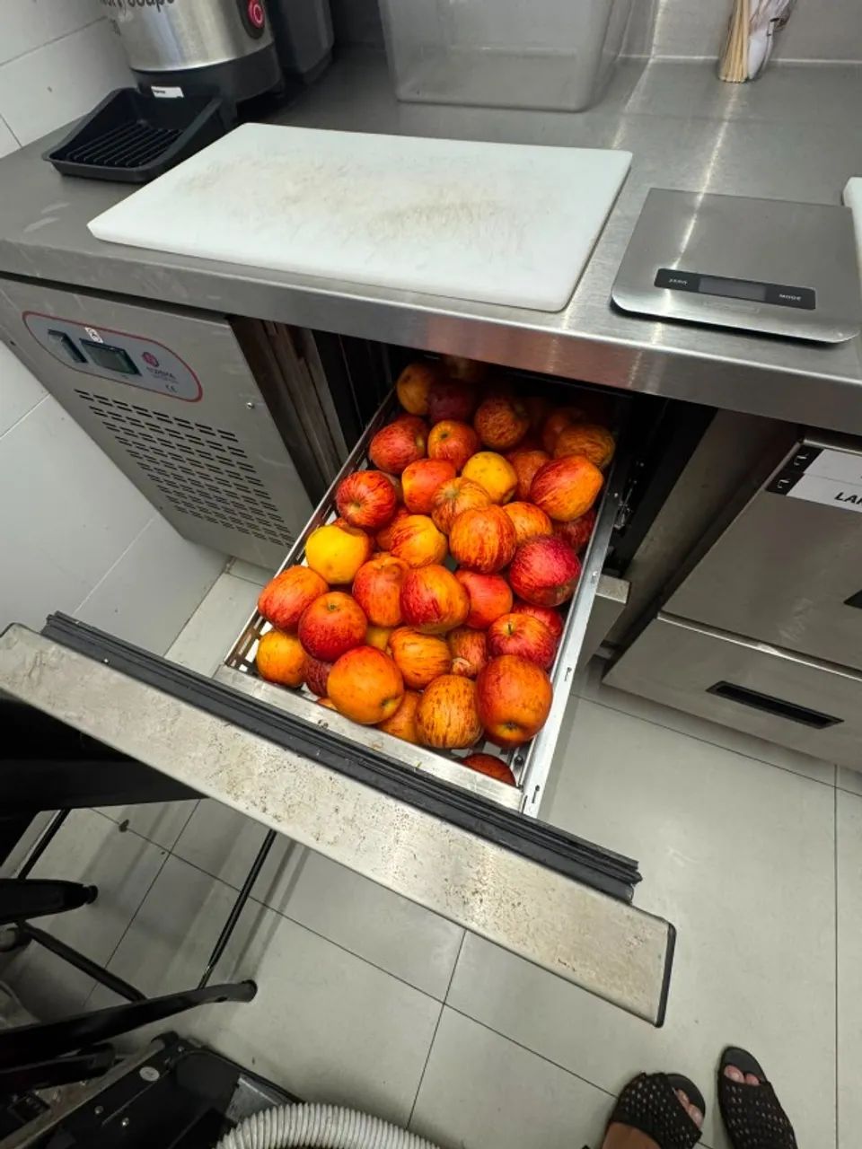 Bancada de INOX com 6 gavetas refrigeradas - Foto 3