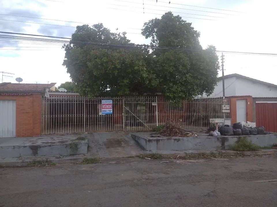 Casa à venda de 3 quartos com casa adicional