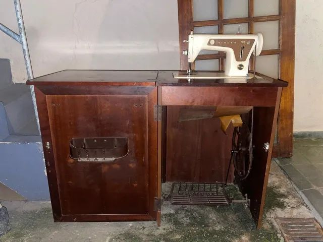 Máquina de Costura Antiga