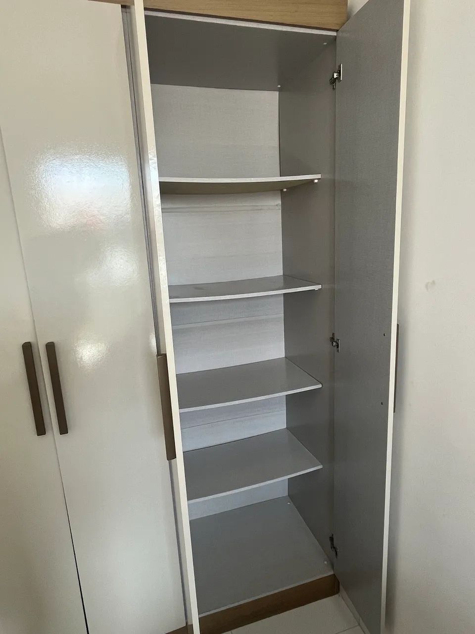 Guarda roupa casal 8 portas e 4 gavetas  - Foto 5