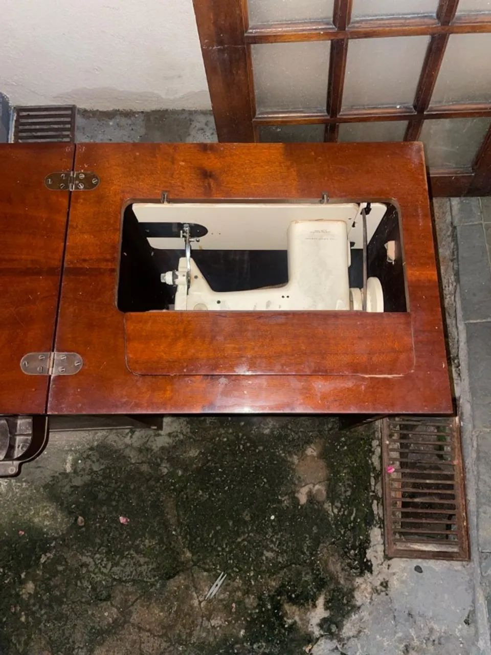 Máquina de Costura Antiga - Foto 2