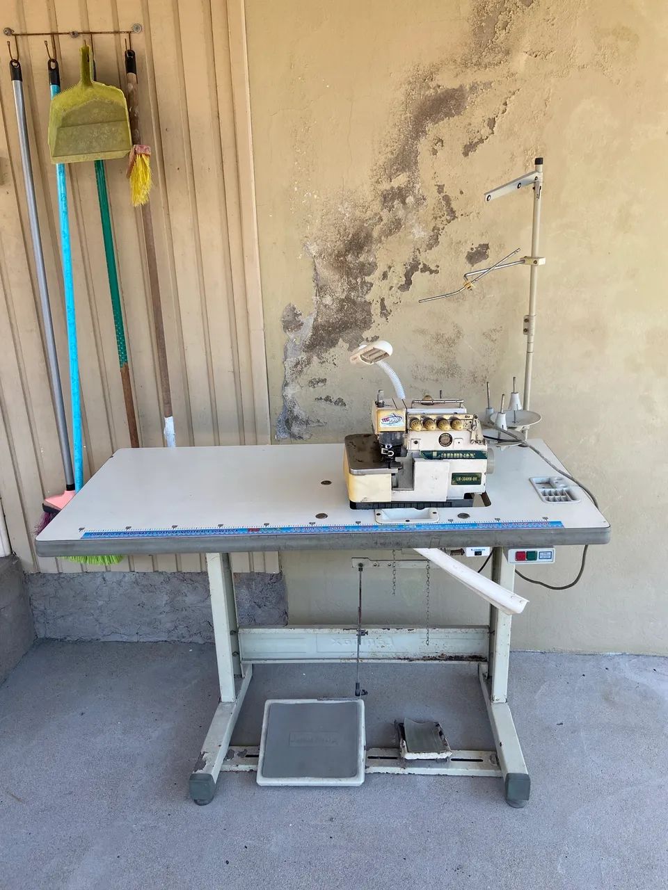 Overloque Industrial Lanmax LM-30HM-BK com mesa ? para retirada no local