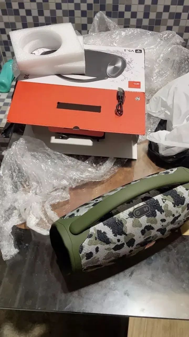 CAIXA DE SOM BOOMBOX VERDE CAMUFLADO BLUETOOTH