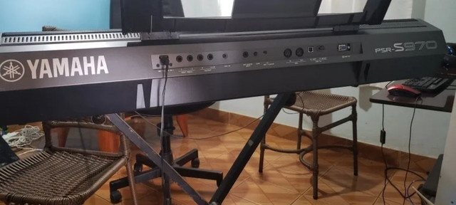 Teclado Yamaha Psr s970 semi novo - Foto 4