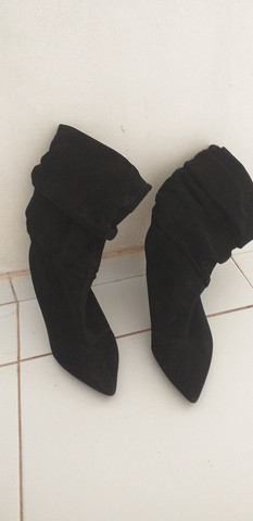 Vendo bota preta da constance