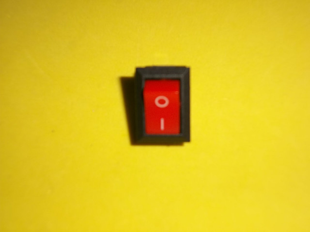 CHAVE ON/OFF 6A-125V 3A-250V R$1,60 cada