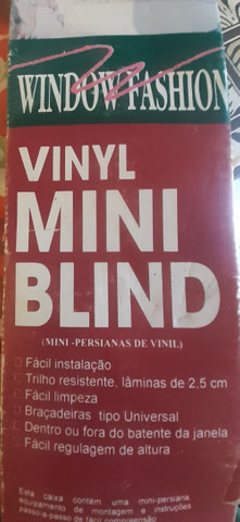 Mini Persiana de Vinil sem uso na caixa