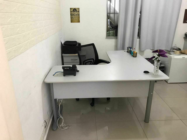 Mesa escritório em L