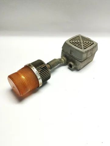 Dispositivo de alarme com torre de sinalização 