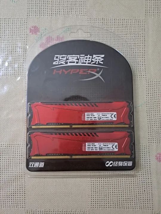 Memórias HyperX Savage de 4gb cada uma, DDR3