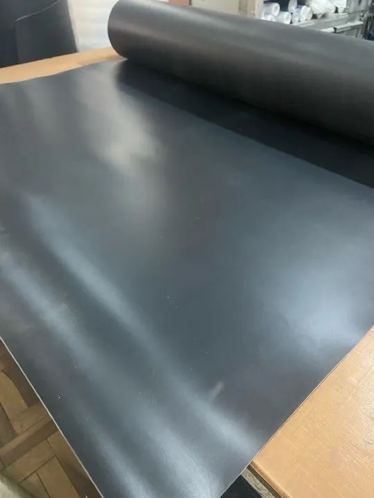 Piso emborrachado preto liso 