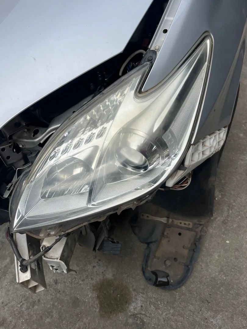W farol esquerdo do prius 2015 