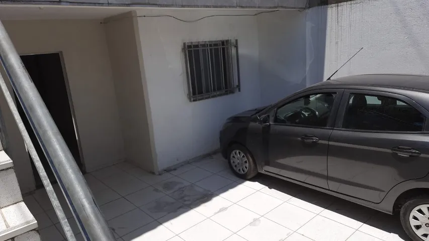 Alugo casa com garagem e 3 quartos, próximo ao Hospital Universi UECE, Shopping Maraponga
