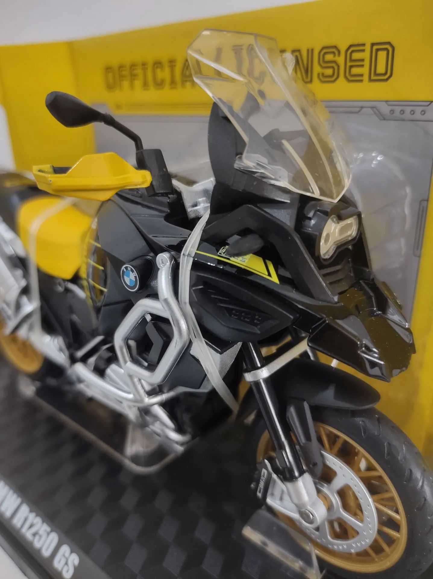 Miniatura da Moto BMW 1250GS 1:12 - Foto 2