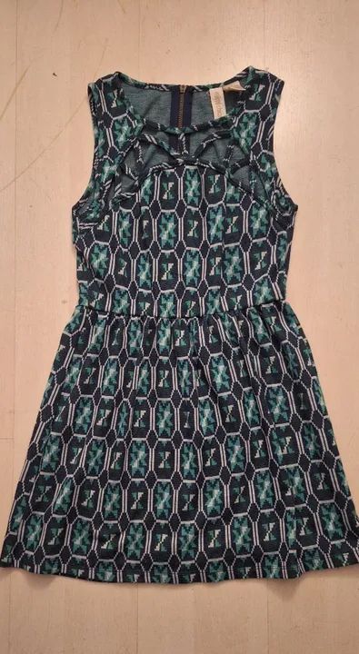 Vestido importado Estampado com Detalhes em  Corte
