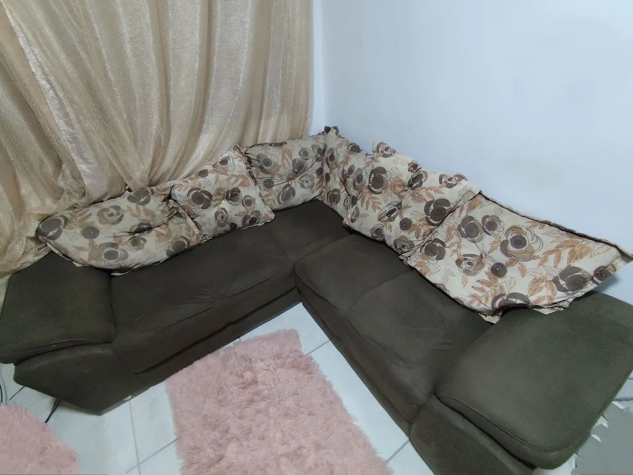 Vendo Sofá de Canto com almofadas completo e em ótimo estado. - Foto 2