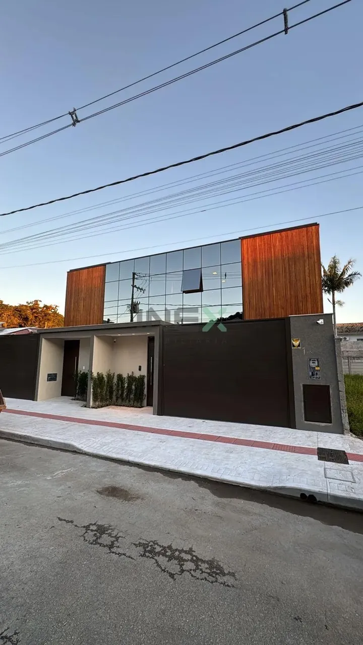 Sobrado alto padrão localizado no bairro Barra em Balneário Camboriú - SC