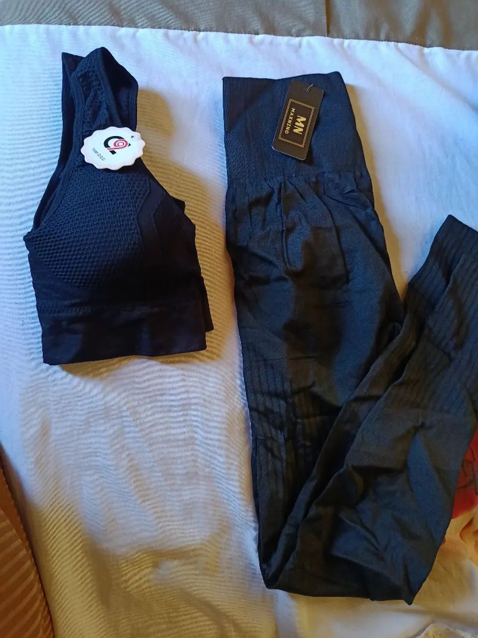 Estou vendendo esse kit de academia são dois conjuntos e um legging novo - Foto 3