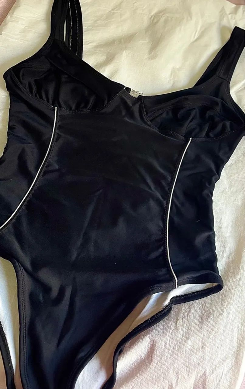 Body de Praia Preto com Detalhes
